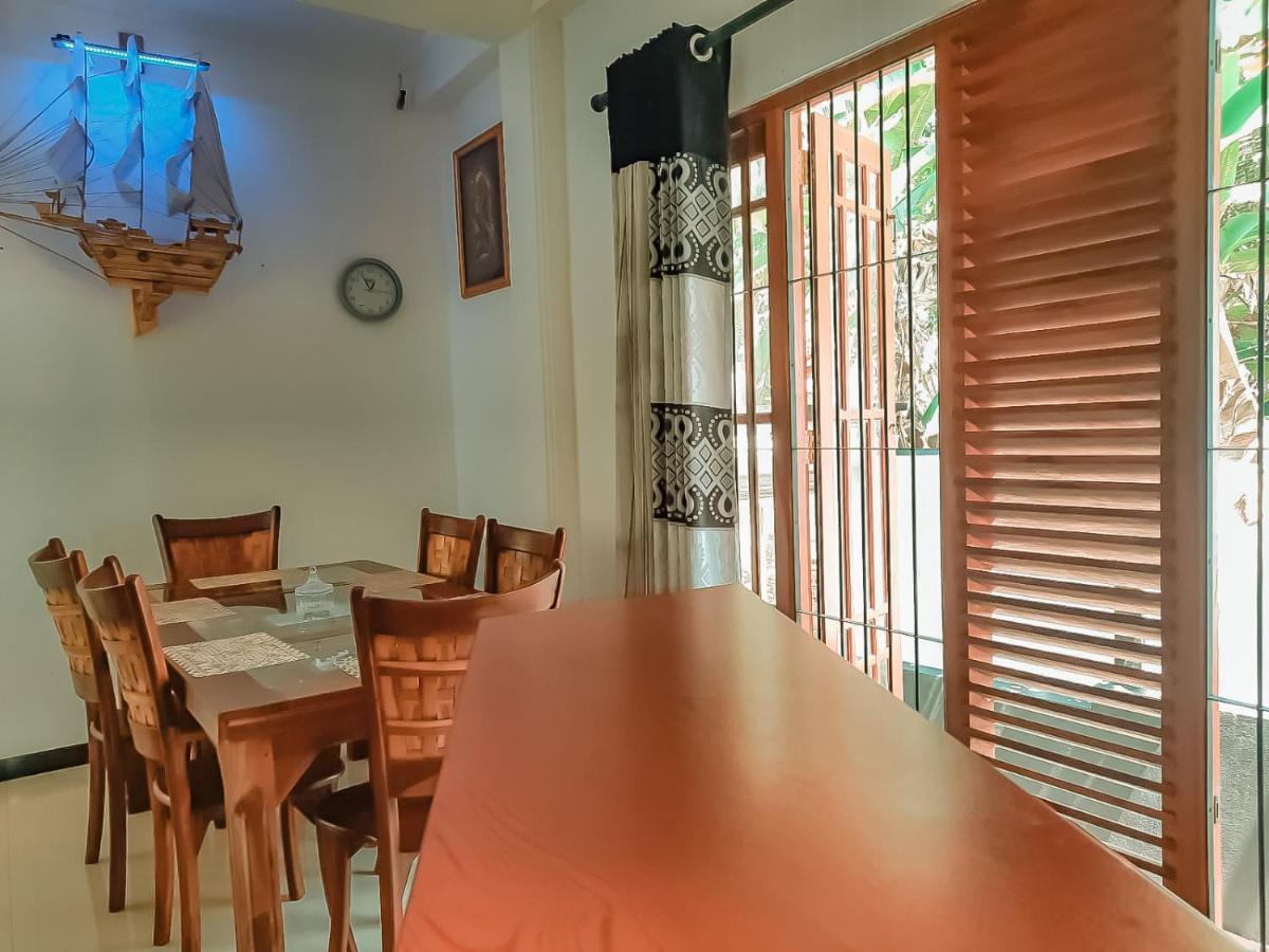 Hotel White House Ratnapura Esterno foto