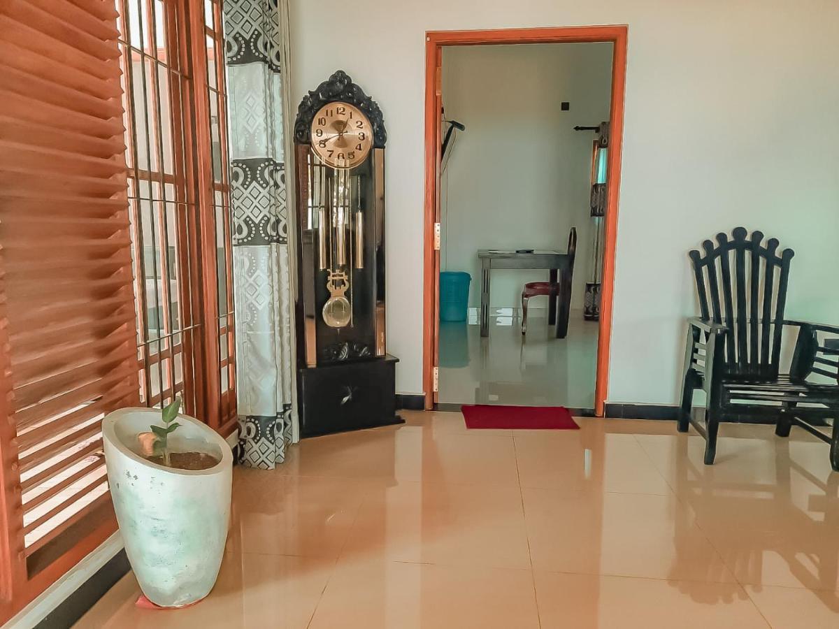 Hotel White House Ratnapura Esterno foto