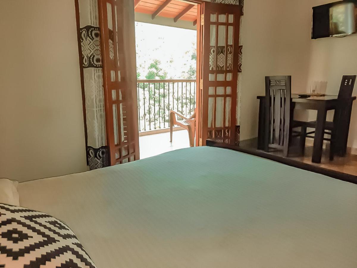 Hotel White House Ratnapura Esterno foto