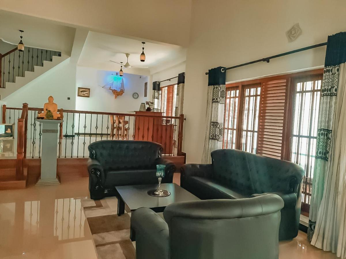 Hotel White House Ratnapura Esterno foto