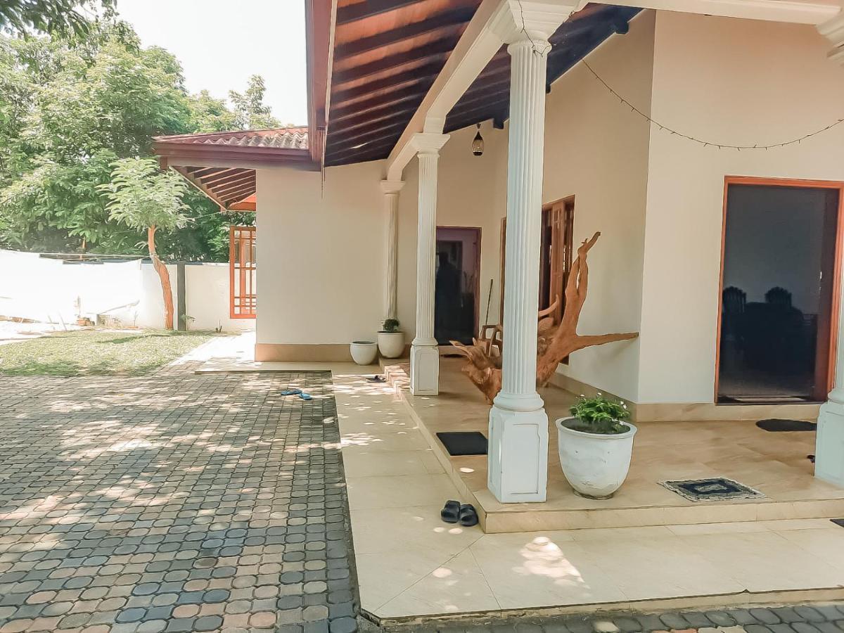 Hotel White House Ratnapura Esterno foto