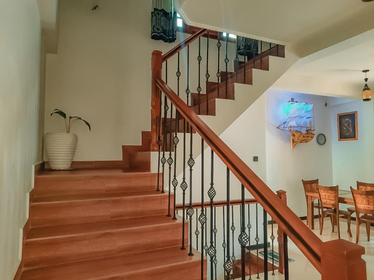 Hotel White House Ratnapura Esterno foto
