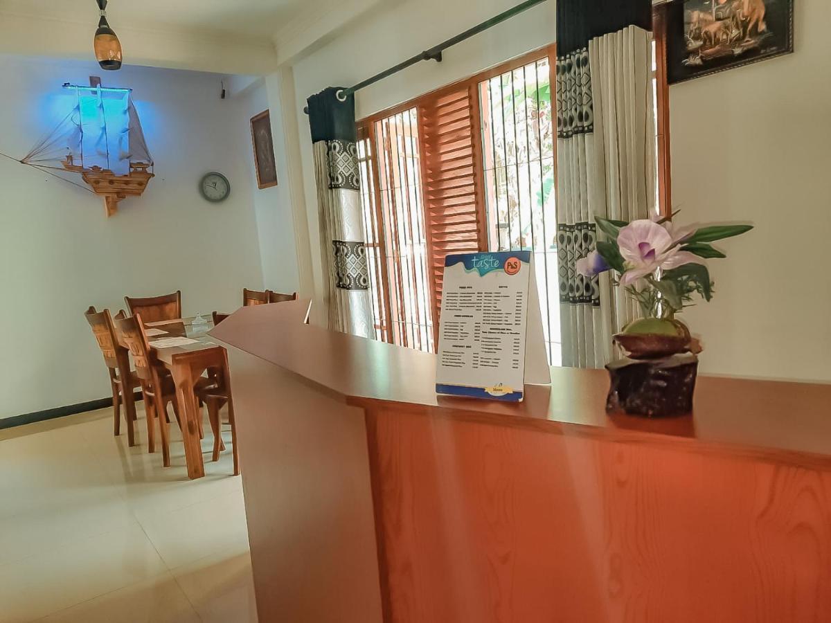 Hotel White House Ratnapura Esterno foto