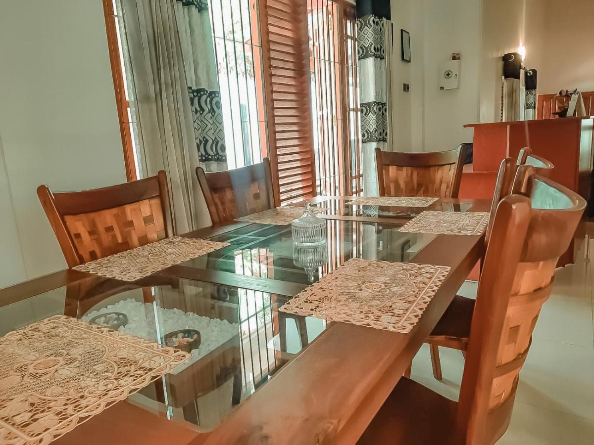 Hotel White House Ratnapura Esterno foto
