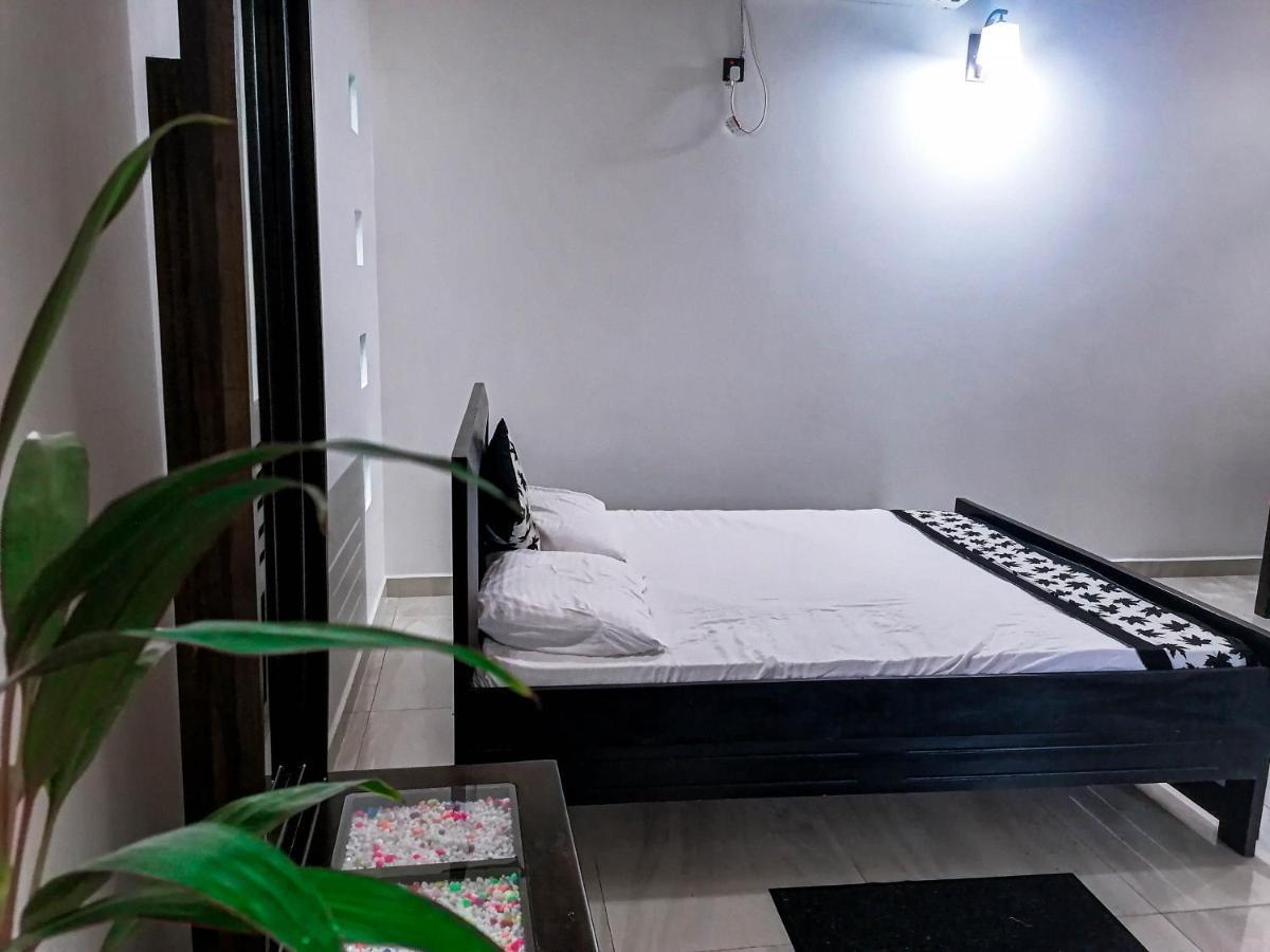 Hotel White House Ratnapura Esterno foto