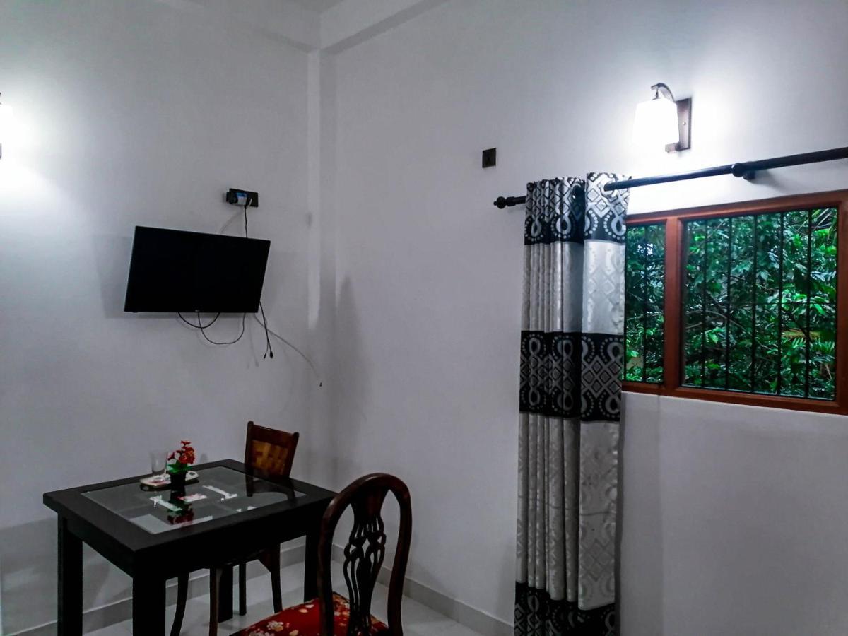 Hotel White House Ratnapura Esterno foto