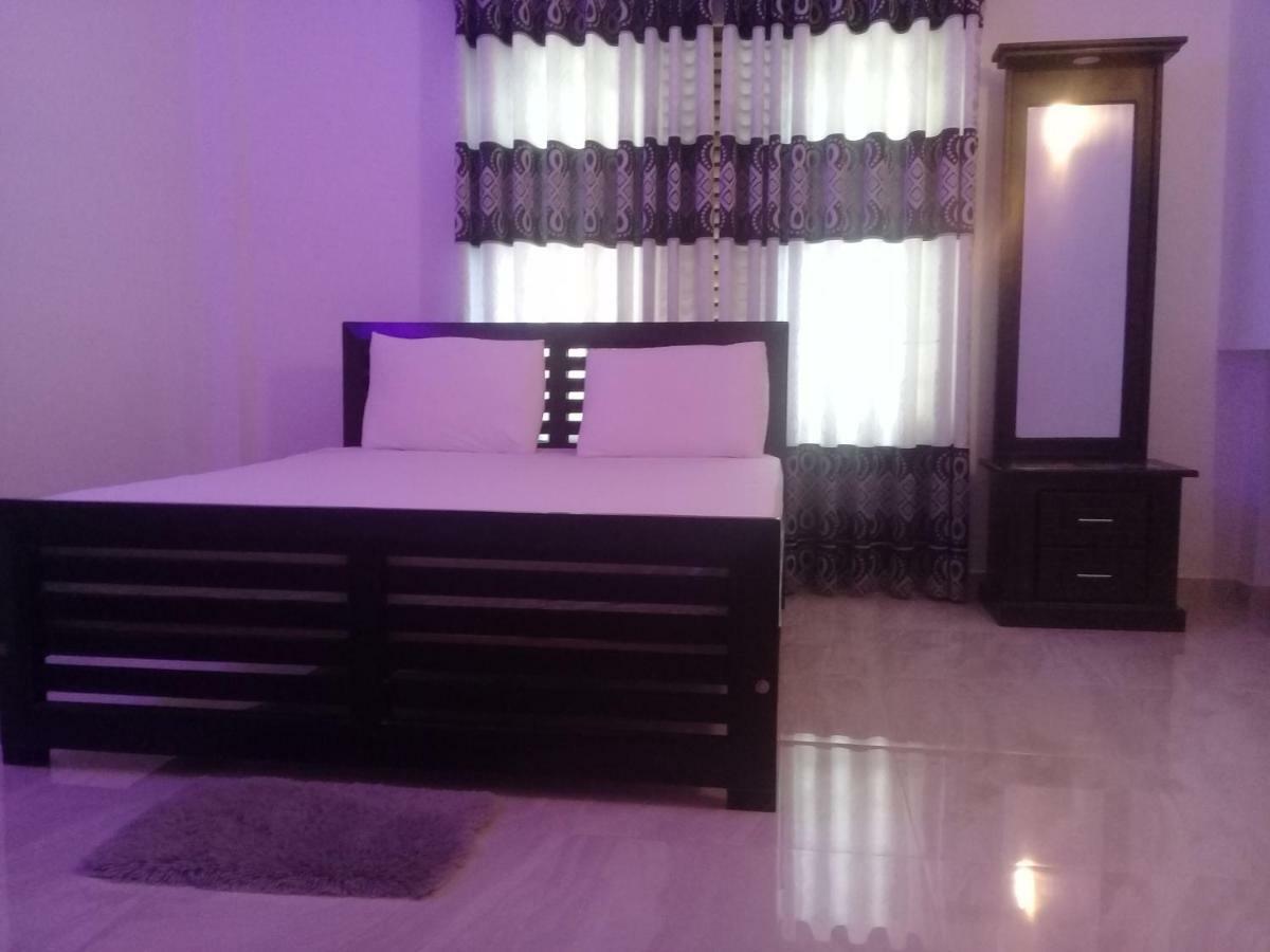Hotel White House Ratnapura Esterno foto